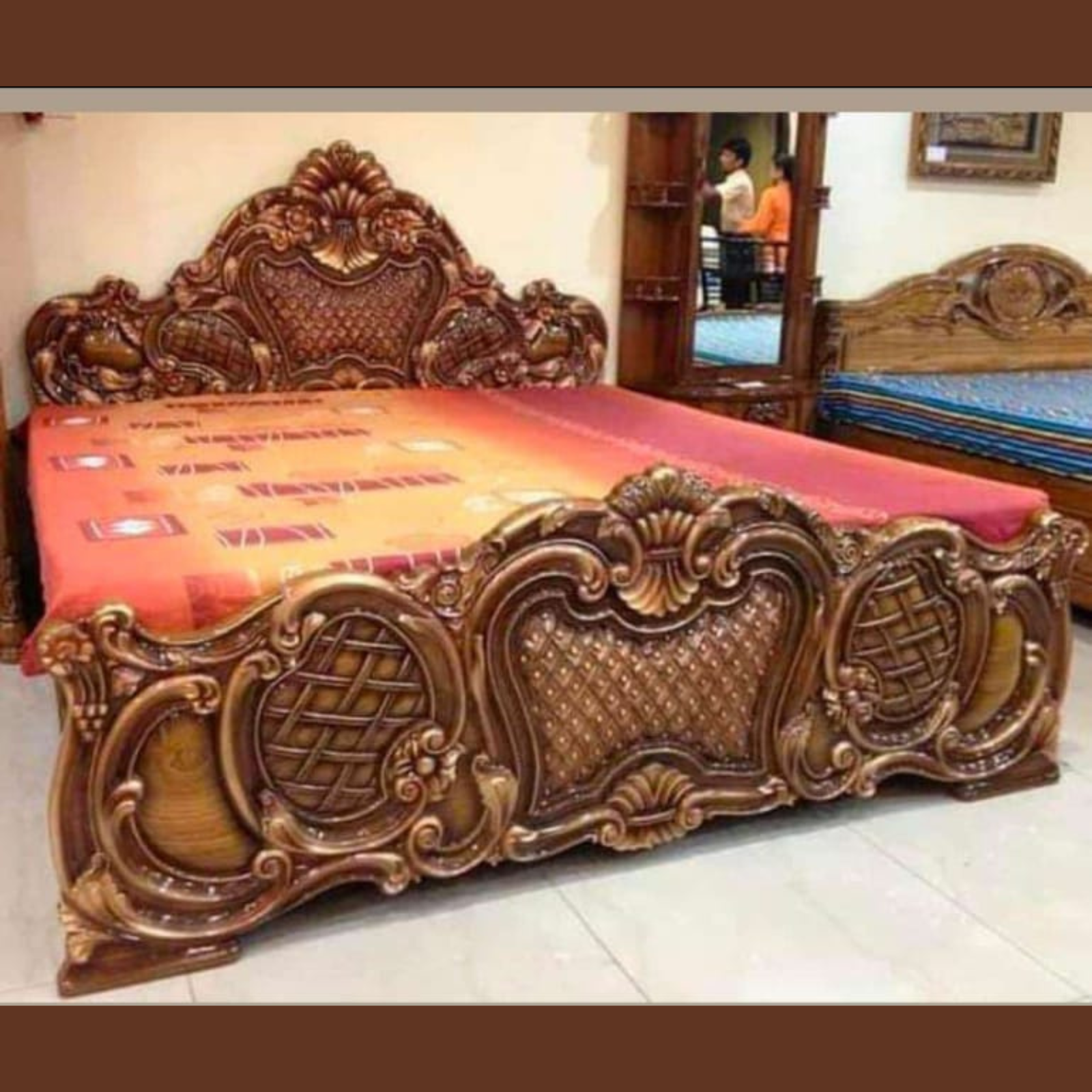 Wooden King Size Bed Teak Wood with Luxury Carving Work and Beautiful interiors for Royal Bedrooms